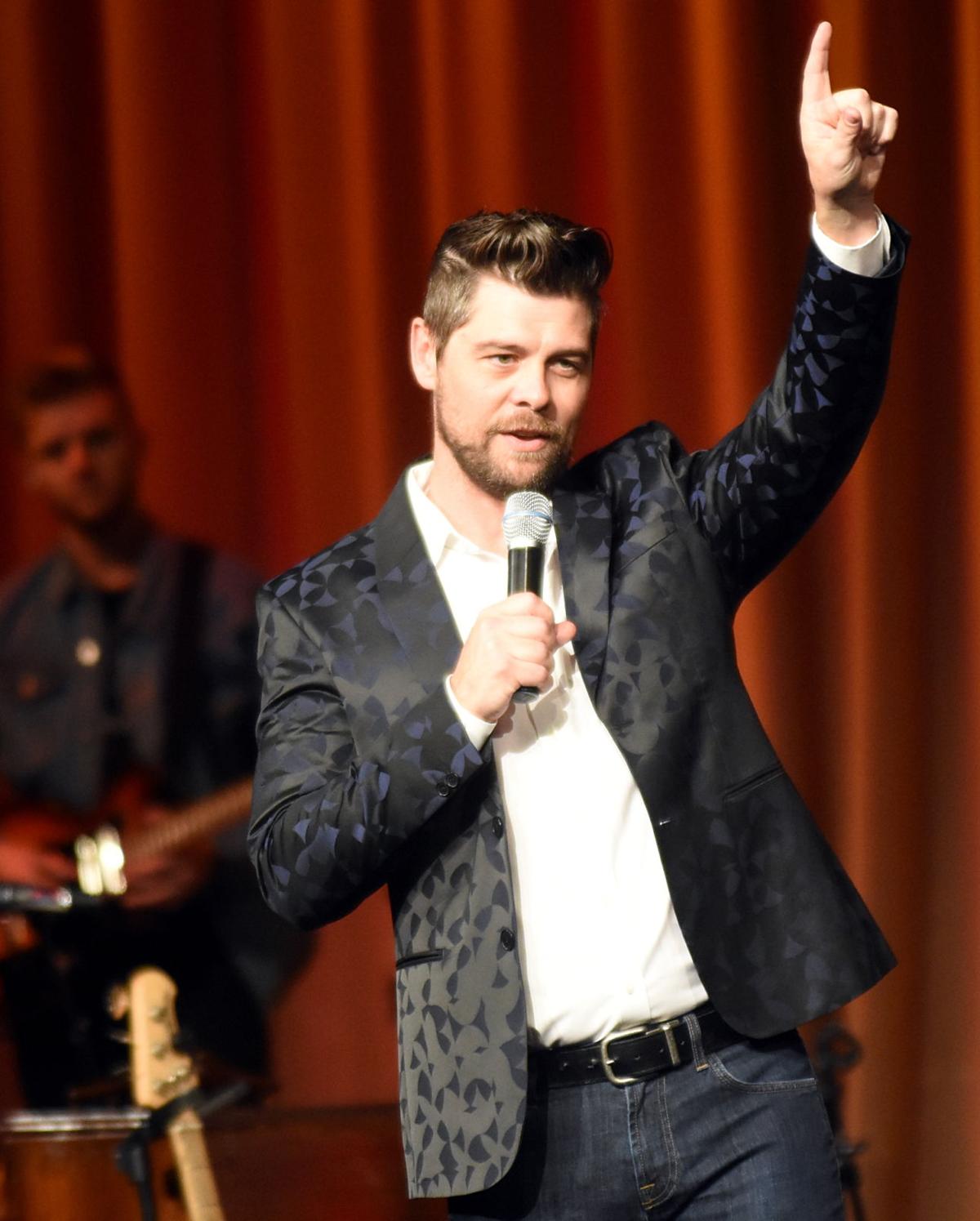 Jason Crabb to perform Community