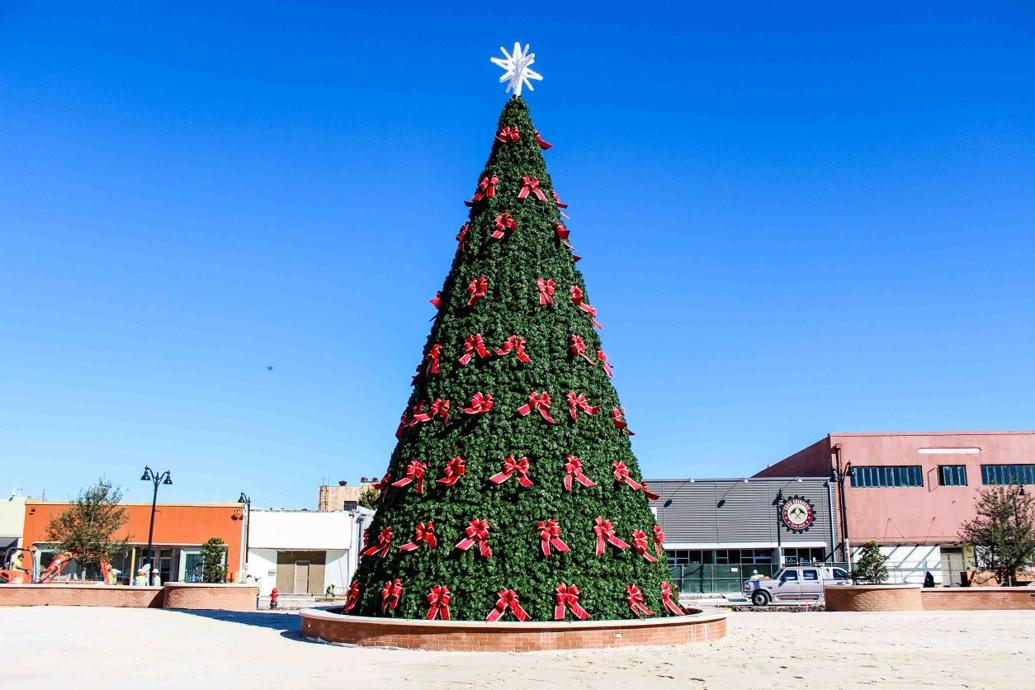 Inaugural tree lighting, parade, slated for Dec. 3 | News | baytownsun.com