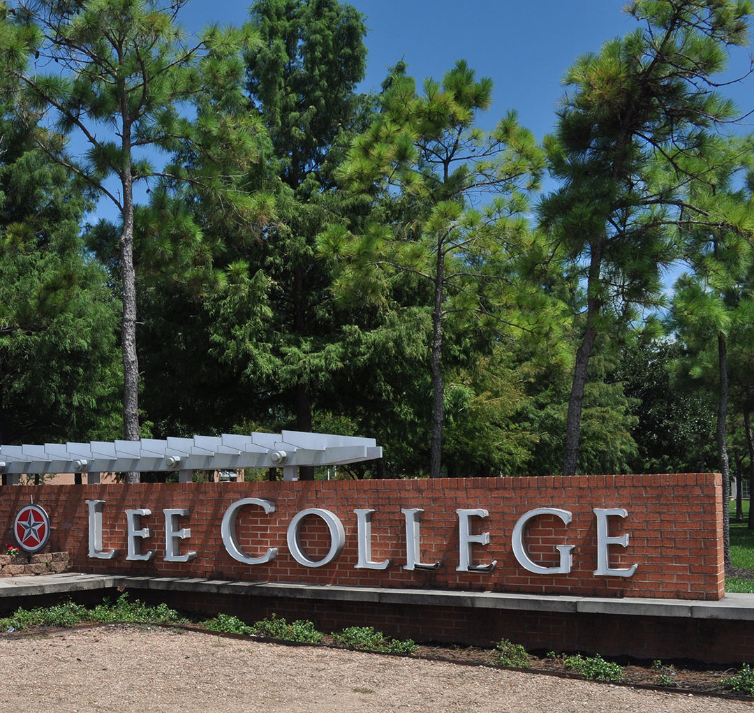 Lee College Sign