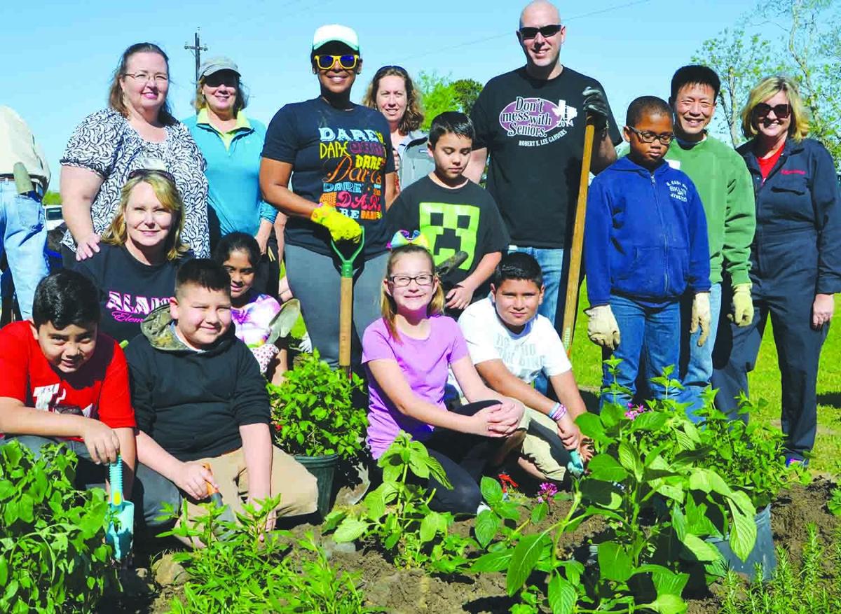 Alamo students plant garden and learn in the process | News