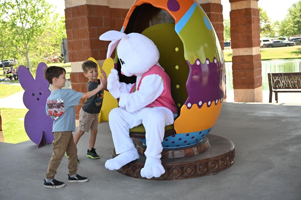 EveryBUNNY loves an Easter picnic