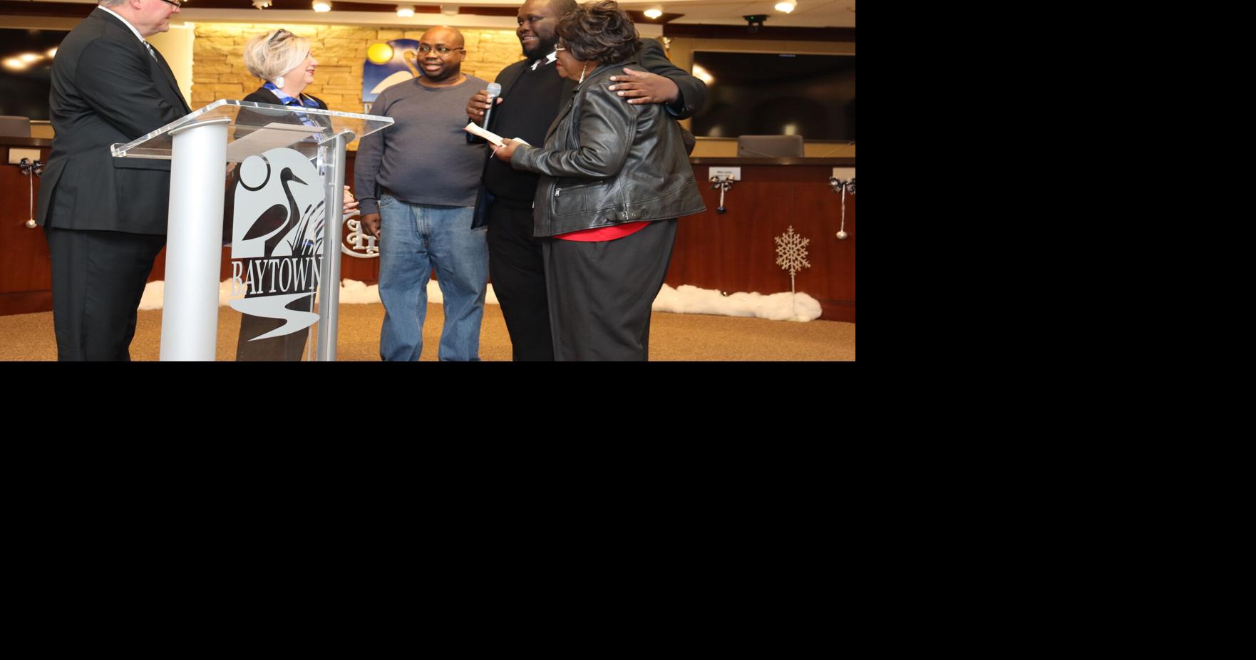 Re-elected city council members sworn in | Local | baytownsun.com