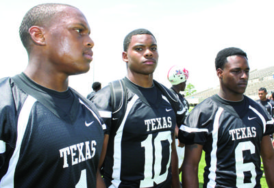Pa Memorial Trio Out To Make Amends Football Baytownsun Com
