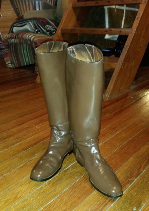 Sentimental Soles Aggie Boots Finally Home News Baytownsun Com