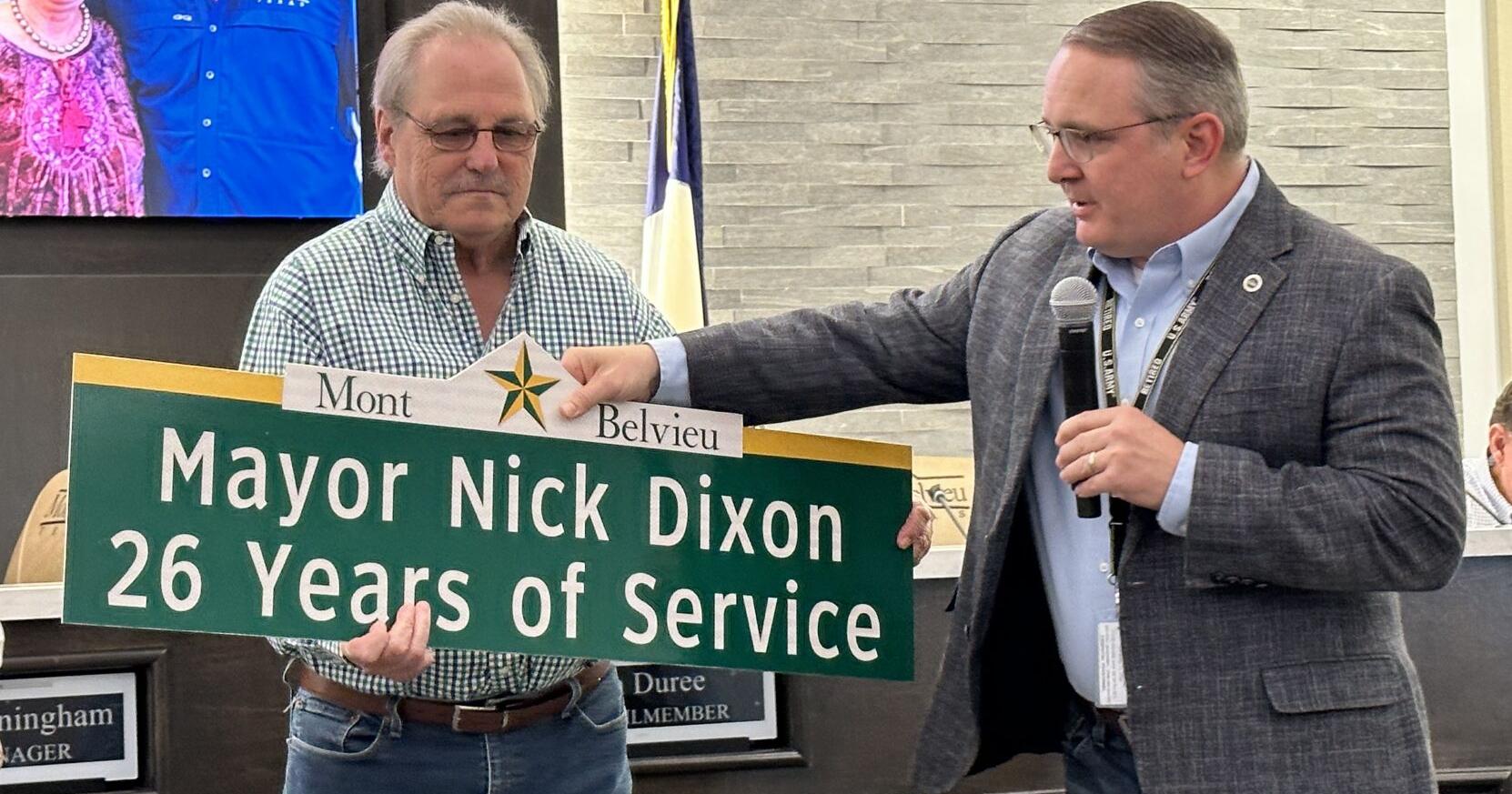 Mont Belvieu honors retired Mayor Dixon - Vimarsana News