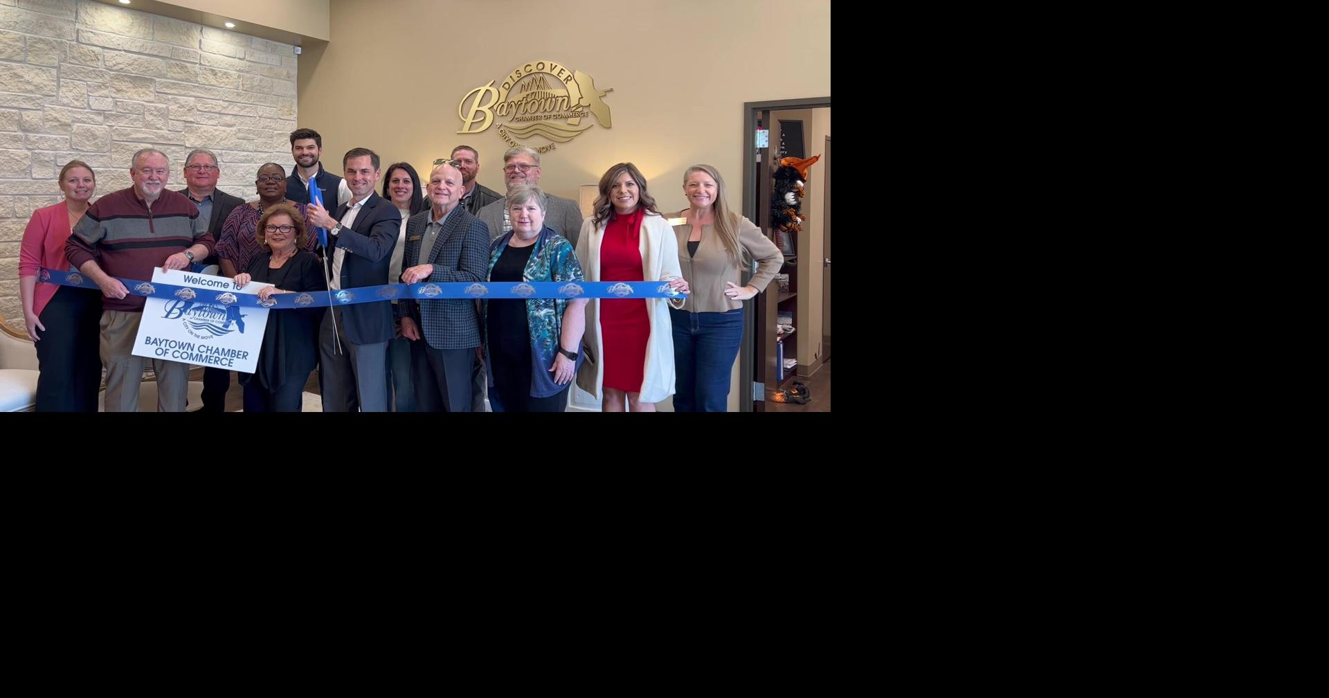 Senator Middleton celebrates new Baytown location with ribbon cutting