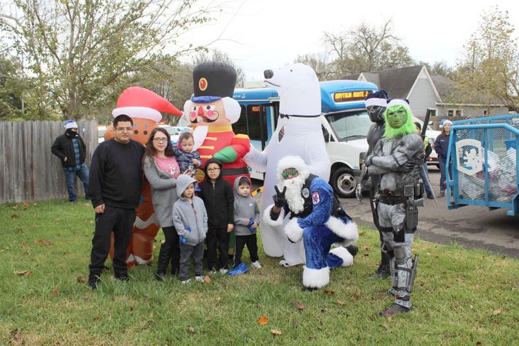 Blue Santa spreads Christmas cheer | Local | baytownsun.com