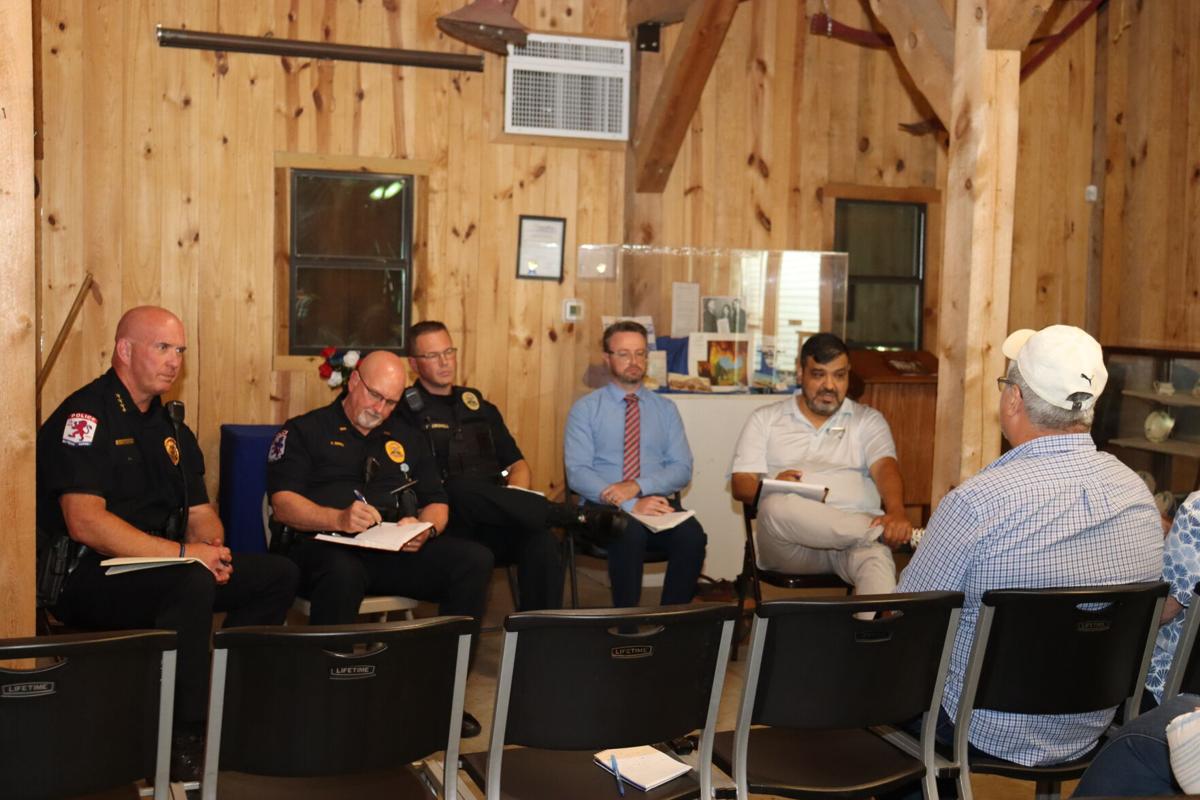 Baytown PD speaks with District 4 citizens News