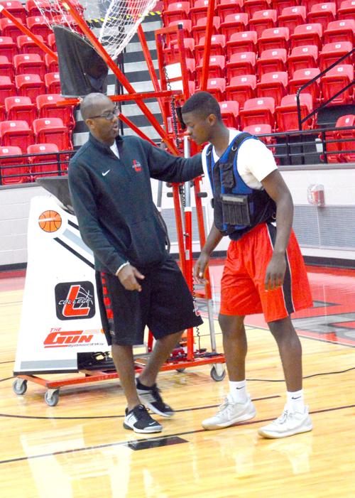 Newcomers Join Lee College Basketball Team Sports Baytownsun Com
