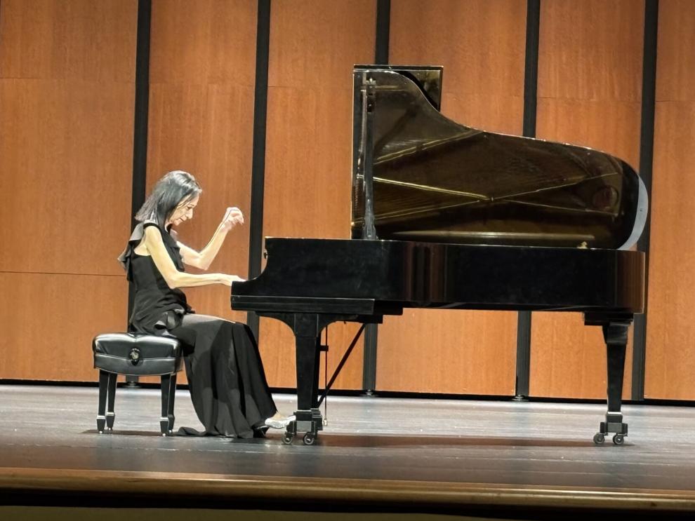 Pianist performs free concert at Lee College