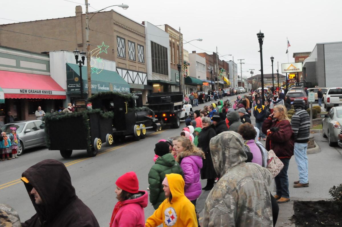 Slideshow 2014 Bluefield, Va. Christmas Parade Buy Photos