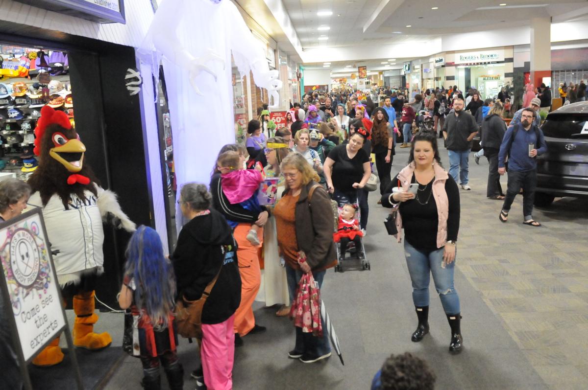 Slideshow TrickorTreating at the Mercer Mall Gallery