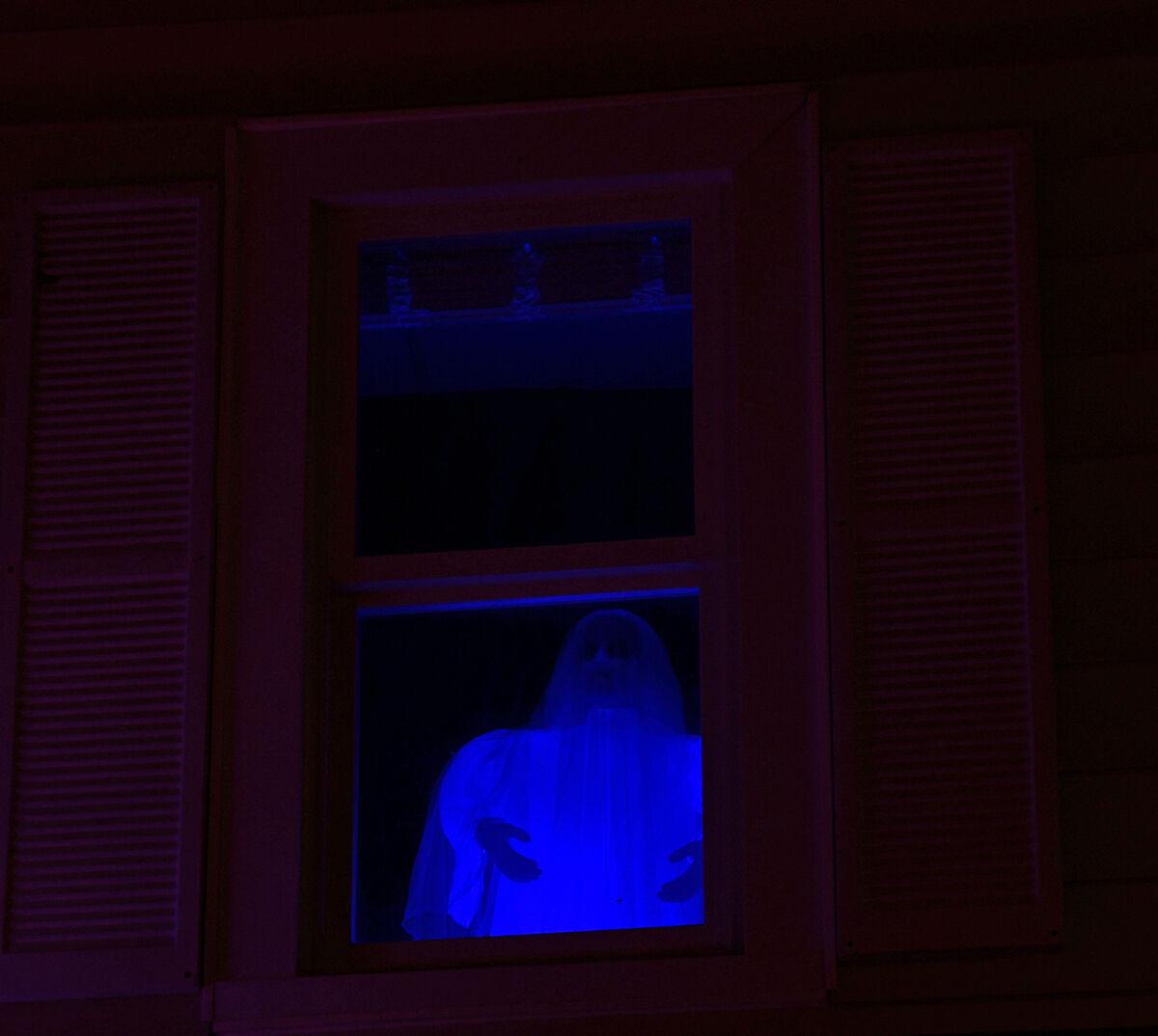 211029-news-halloweenhouses-jn-04.jpg