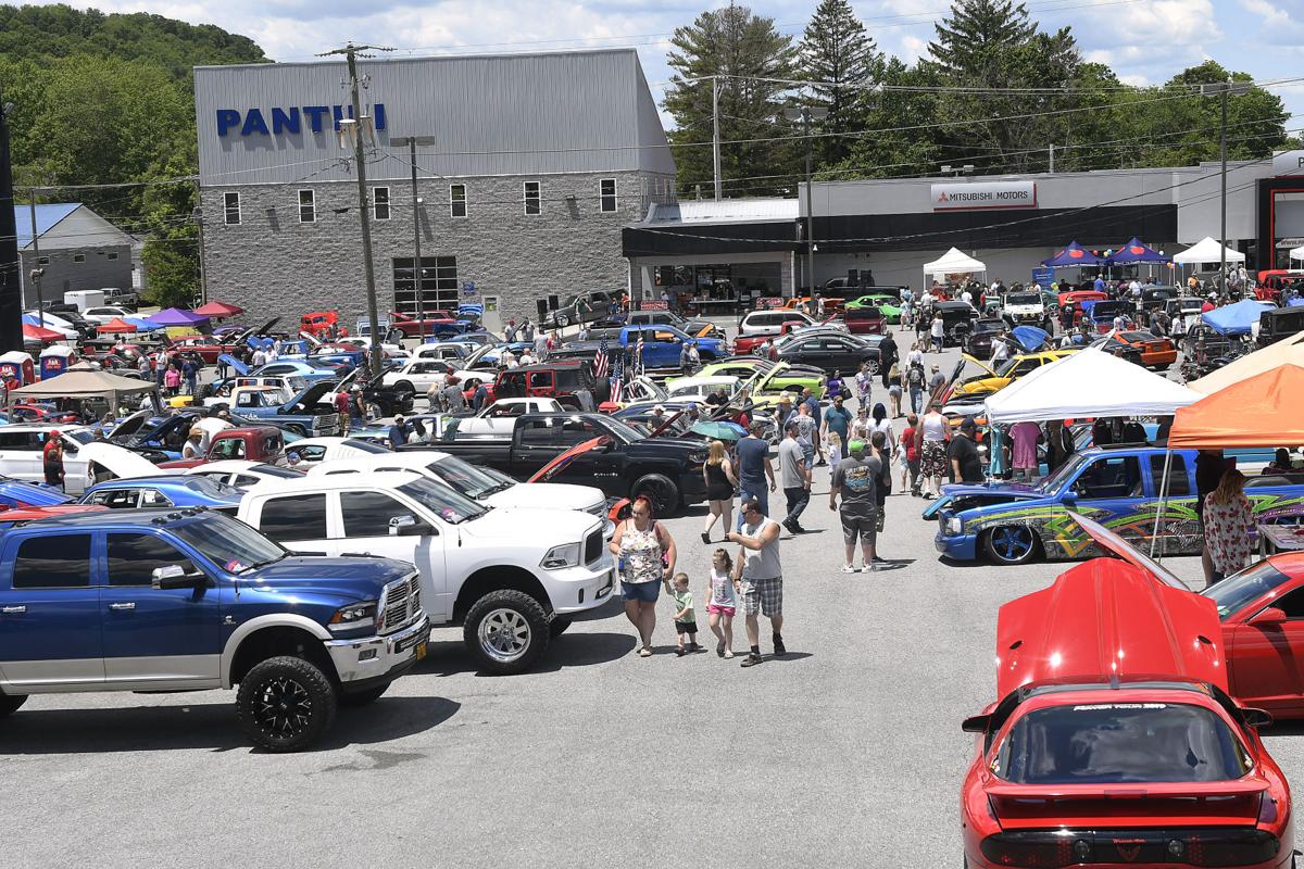 Slideshow Madness in the Mountain Car Show Gallery