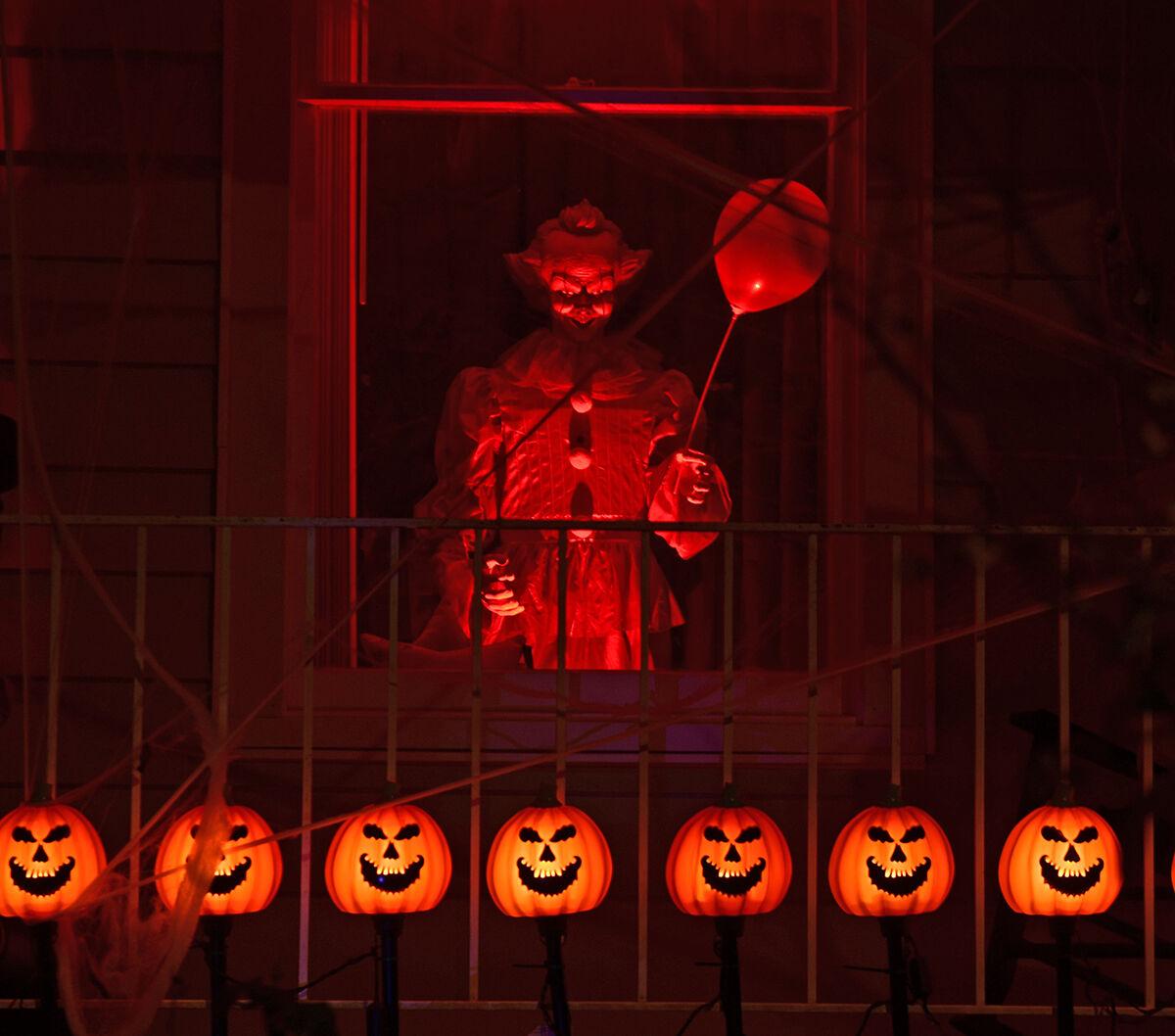 211029-news-halloweenhouses-jn-05.jpg