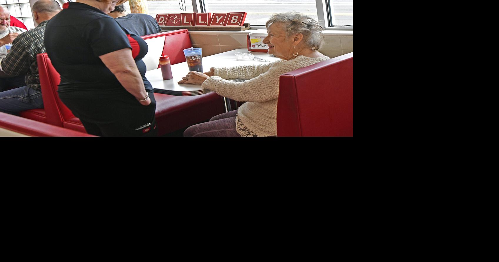 Dolly's Diner proud to serve another free Thanksgiving meal News