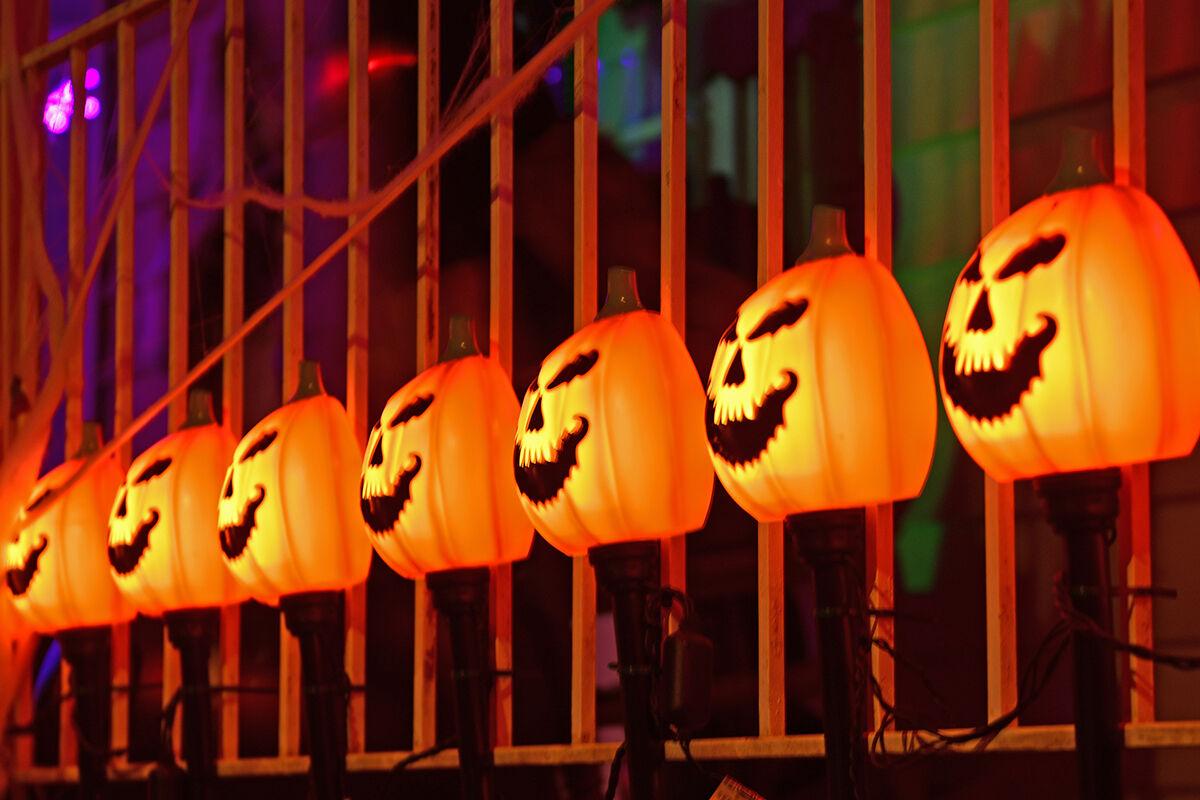 211029-news-halloweenhouses-jn-07.jpg