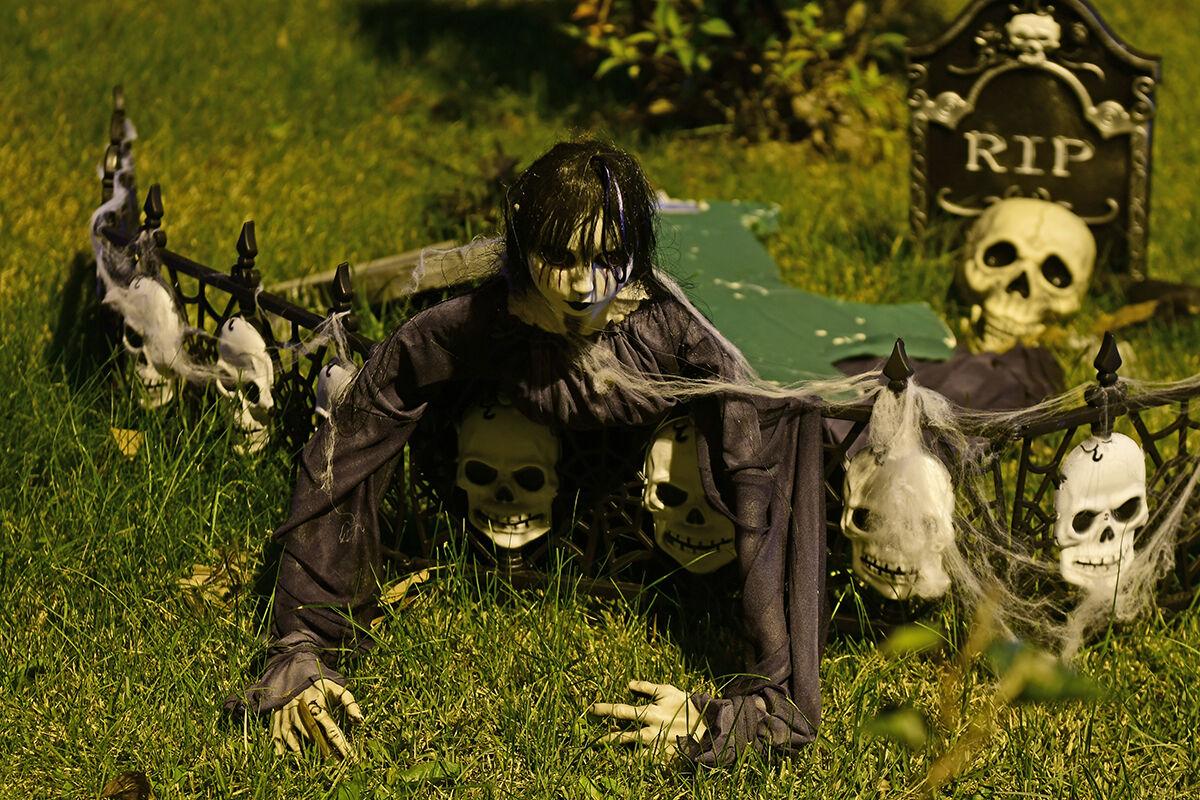 211029-news-halloweenhouses-jn-11.jpg