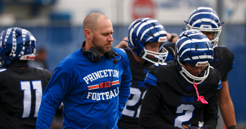 Top-ranked Huskies hold off Tigers 31-21 in battle of Class AAA behemoths