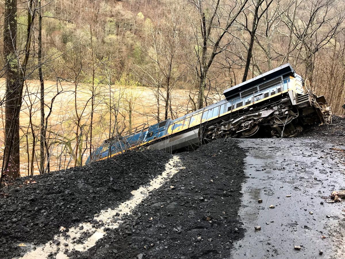CSX train derails in Fayette County | News | bdtonline.com
