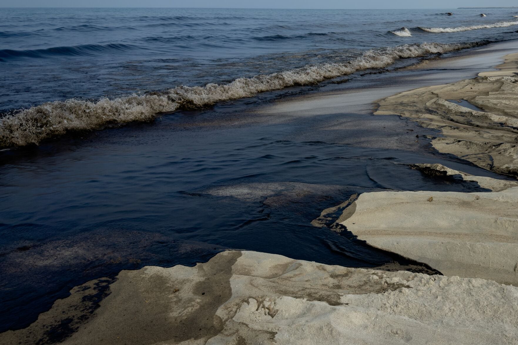 APTOPIX Emirates Oil Spill | Pro Sports | bdtonline.com