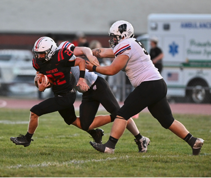 Renegades have it made in middle two quarters, beat PikeView 38-22