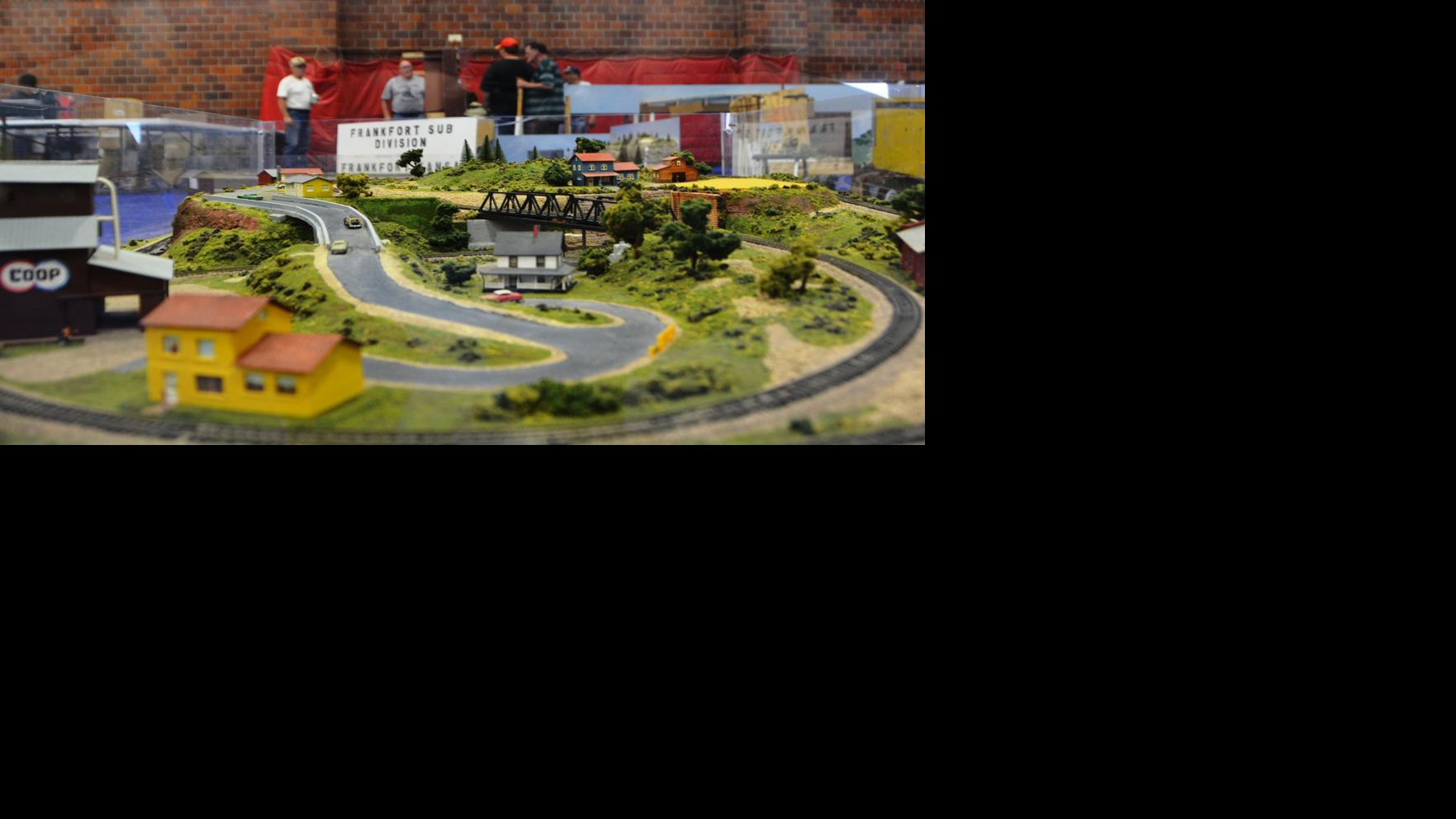 Model train show chugs into Beatrice