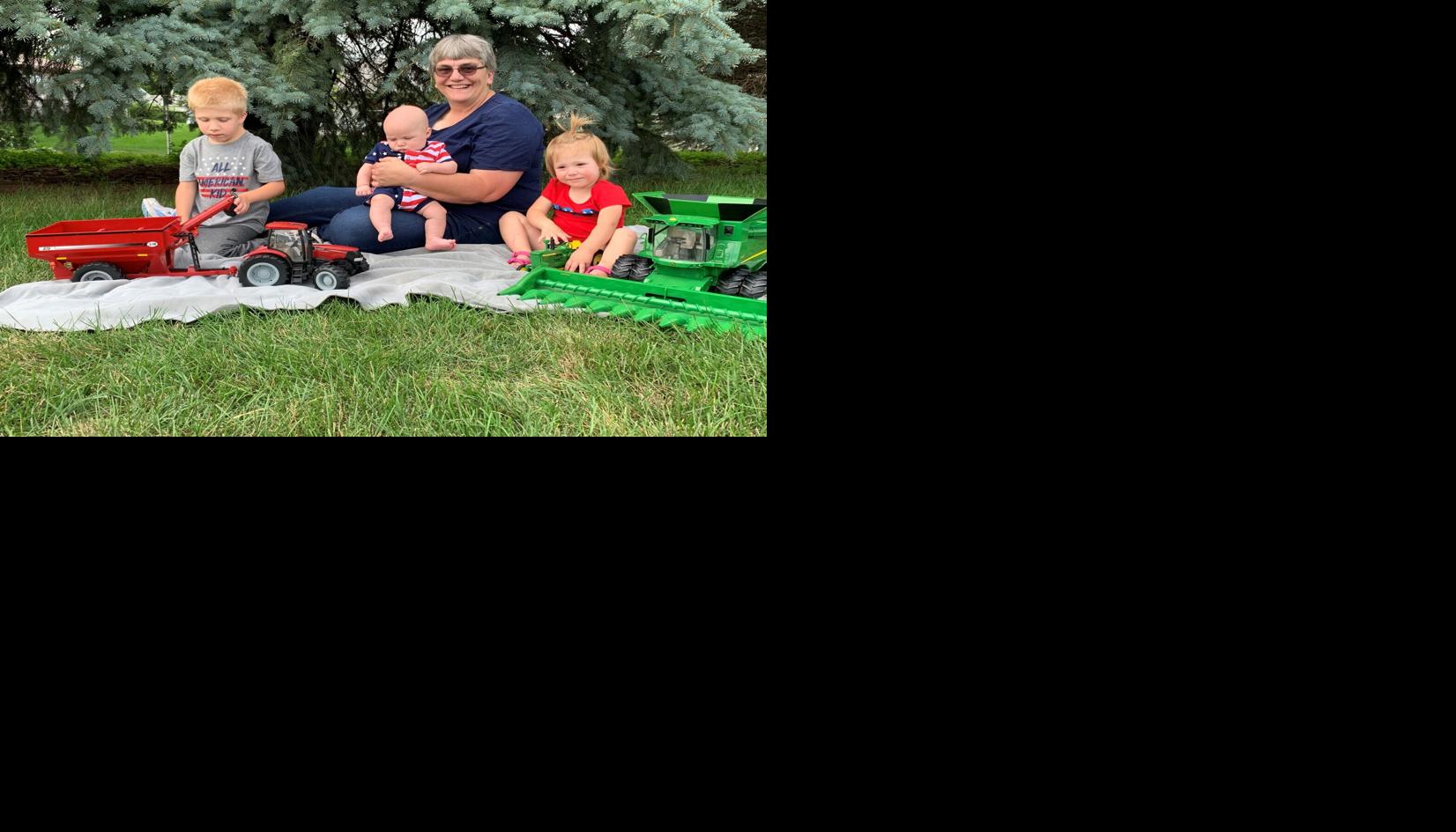 Lisa Lunz and Grandchildren.jpg