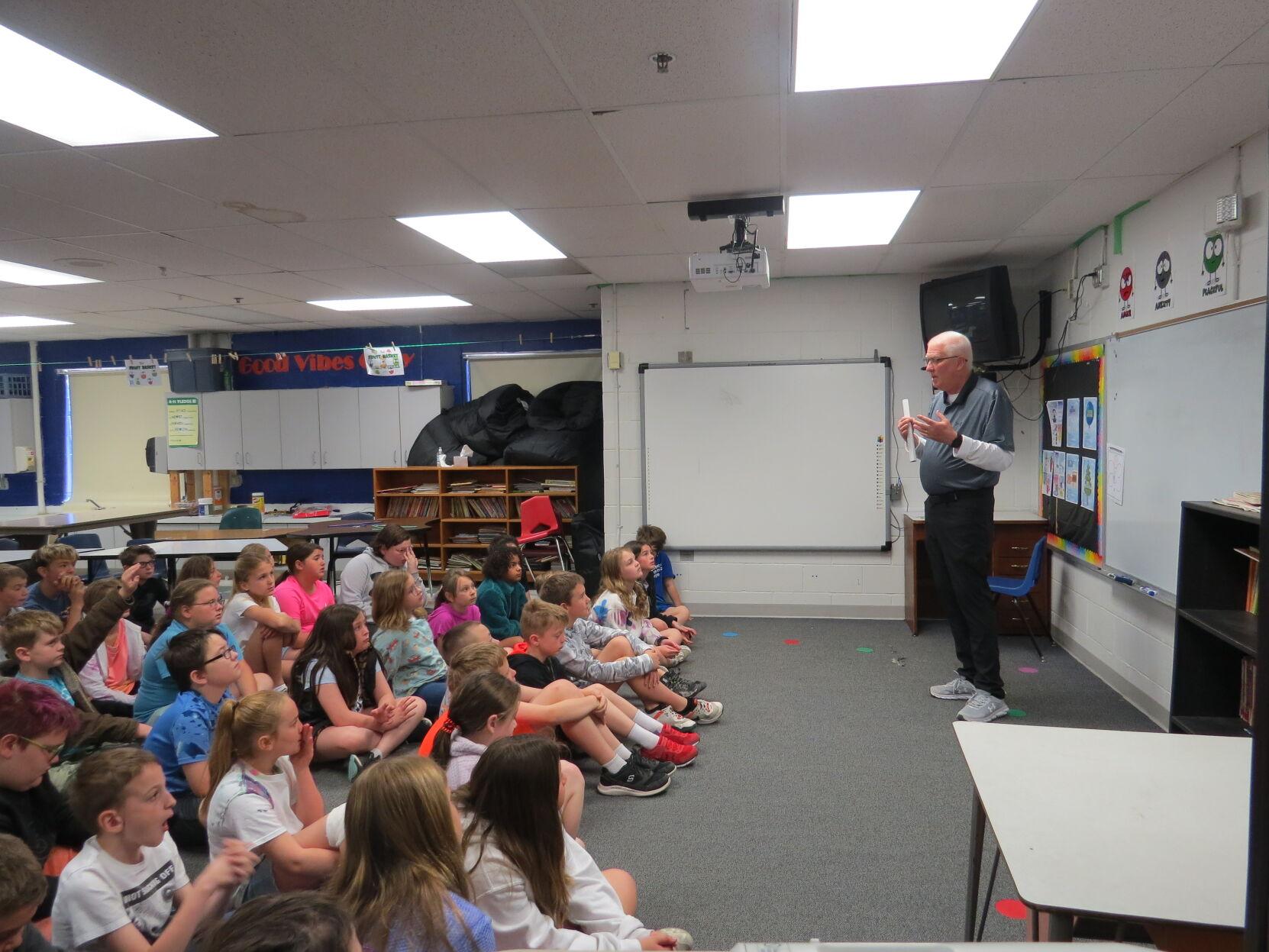 Beatrice mayor talks with fourth graders