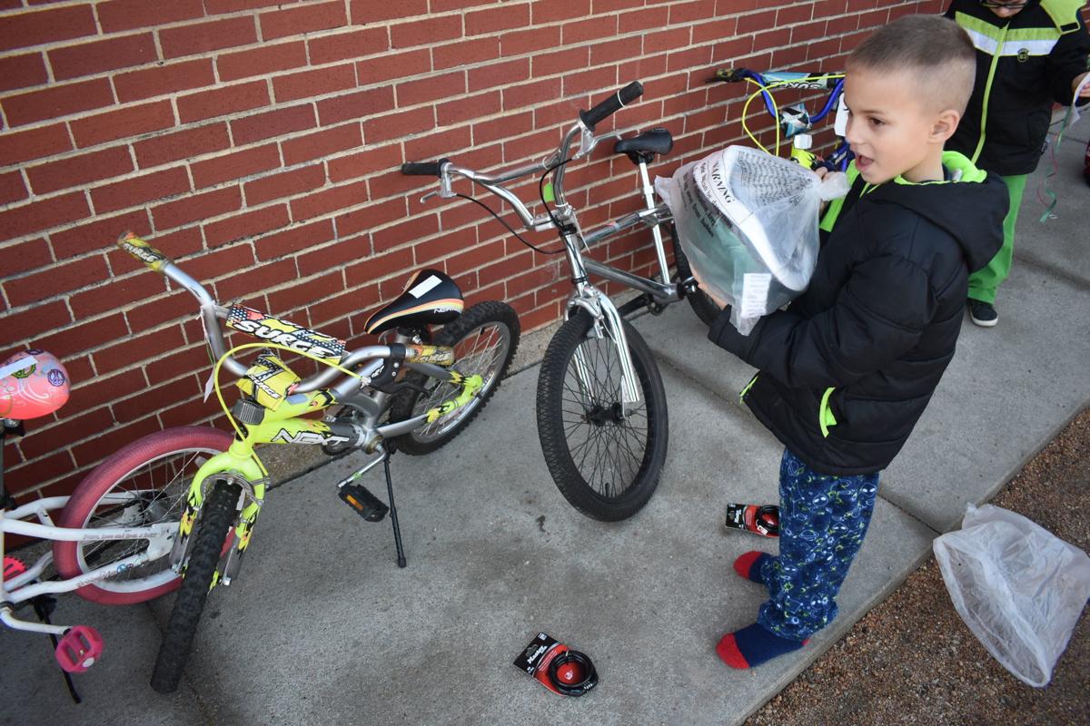 Bps Students Receive Bicycles For Holiday Gift Local News Beatricedailysun Com