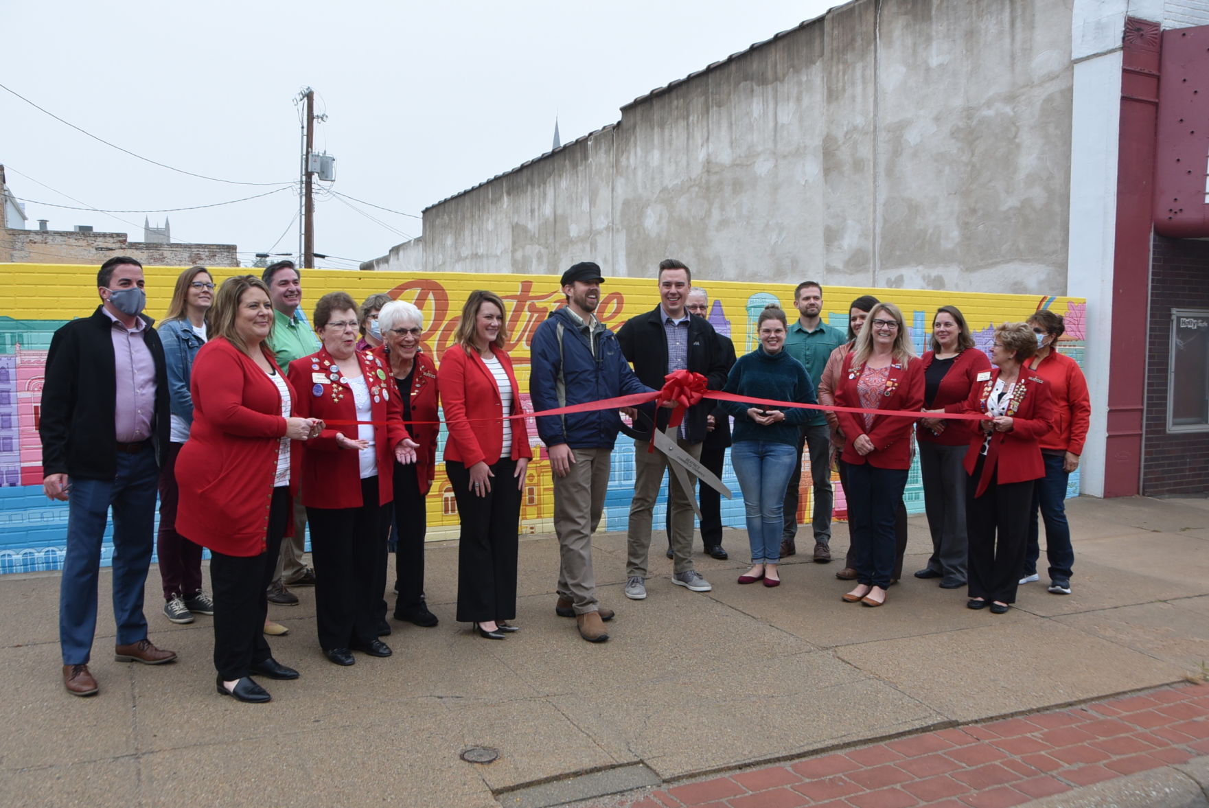 Chamber holds ribbon cutting for new downtown mural