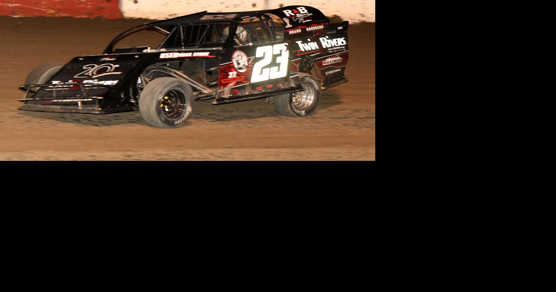 Racers fight for position in point standings at Beatrice Speedway