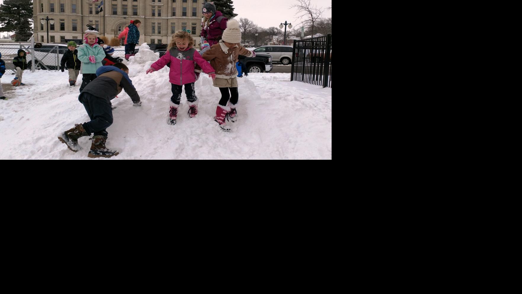 City prepares roads for ice