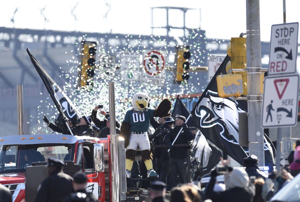 Eagles, Philly fans celebrate Super Bowl with parade