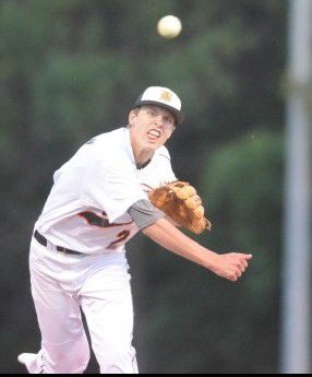 Strong pitching propels Seniors to win