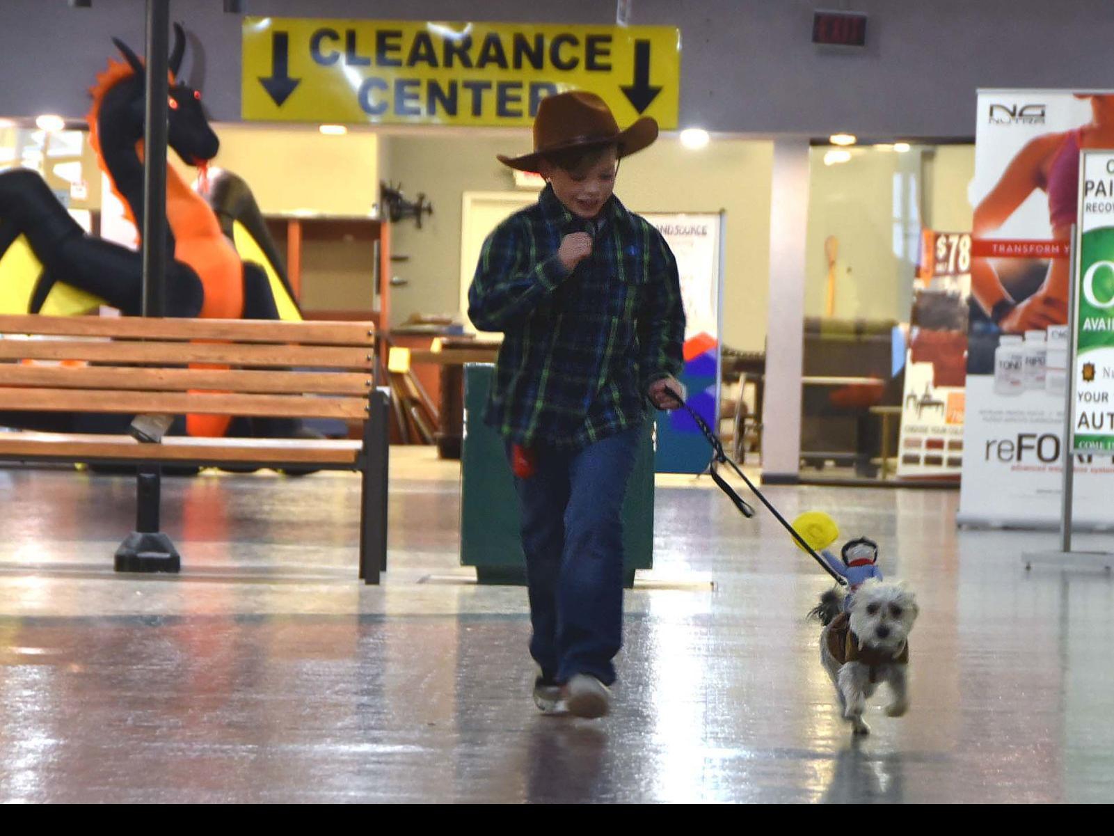 Indian Creek Mall Hosts Canine Costume Parade Local News Beatricedailysun Com