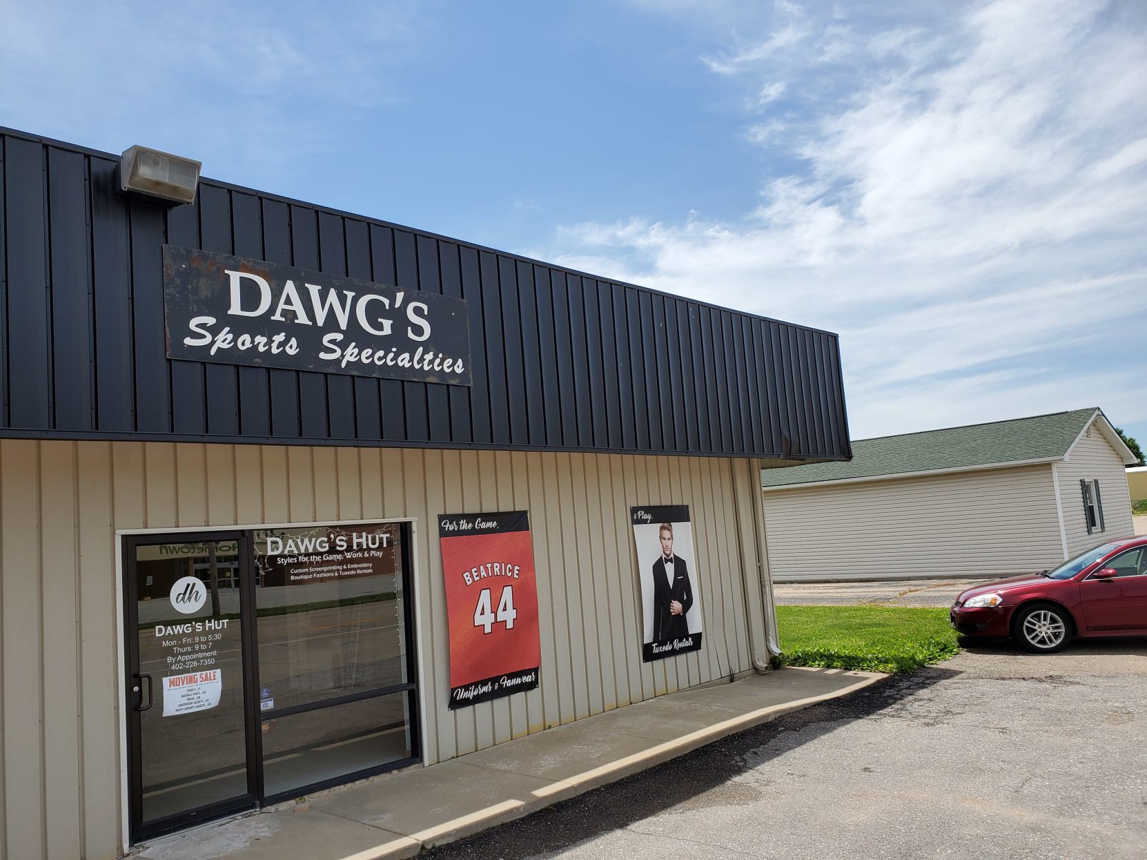 Dawg s Hut moving to new location