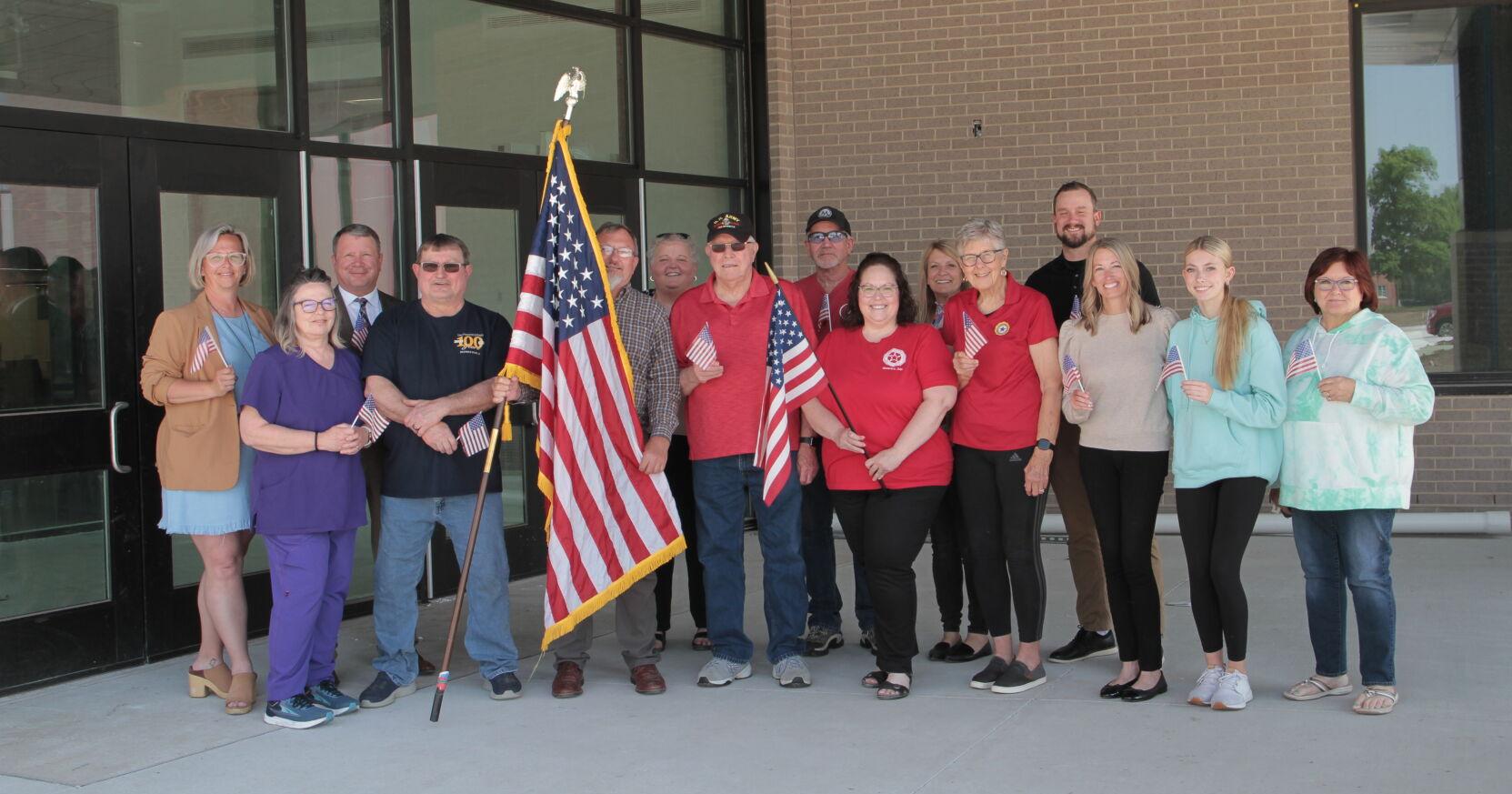 Auxiliary donates flags for the new elementary - Vimarsana News
