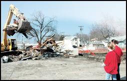 Arctic Circle employees return for demolition day