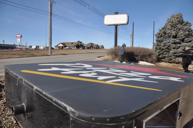 Wind splits Pizza Hut sign in half