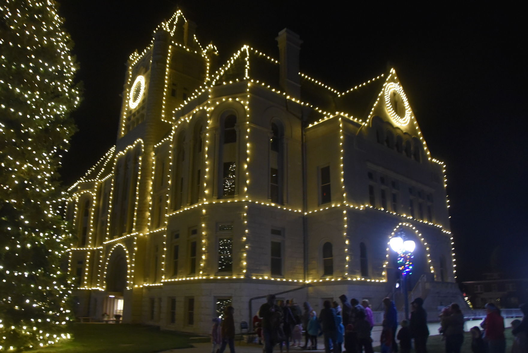 Courthouse Lighting Ceremony kicks off holiday season