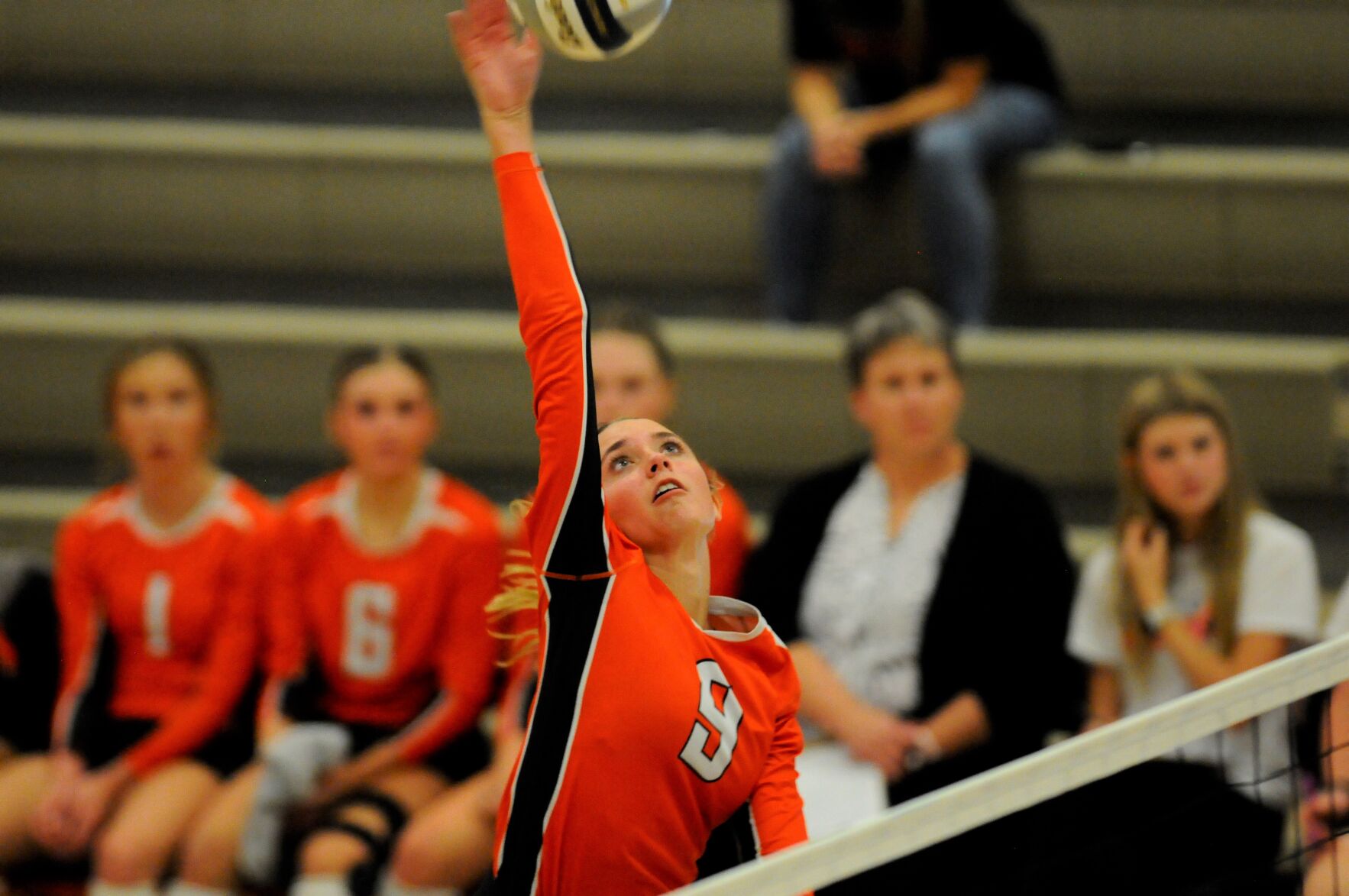 BHS volleyball lets win slip away against Wahoo