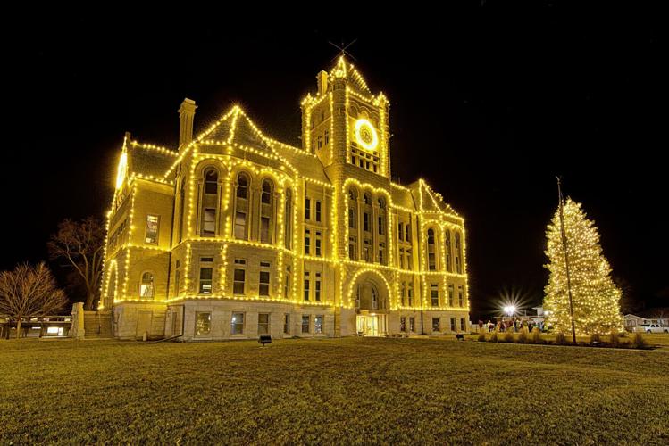 Holiday light ceremony held at Gage County Courthouse