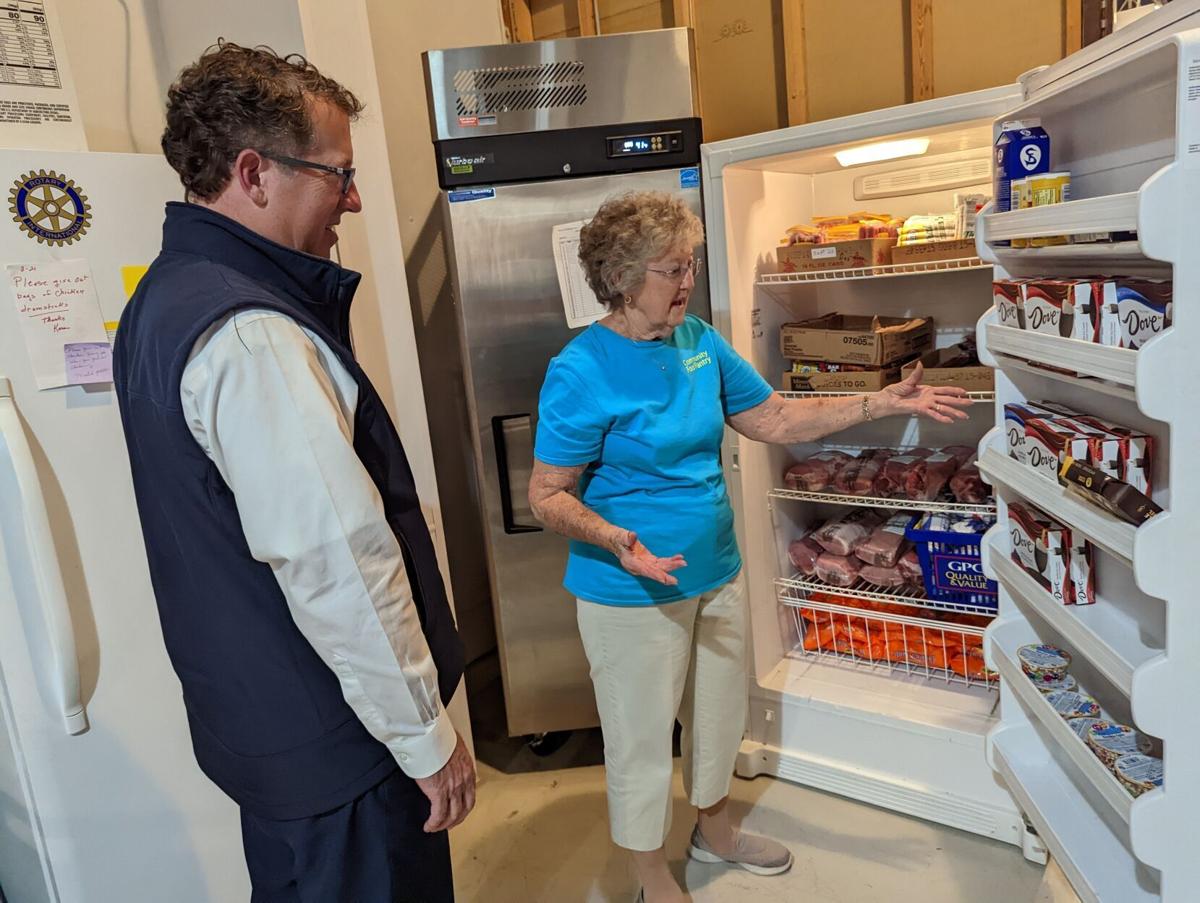 Adrian Smith tours Beatrice food pantry