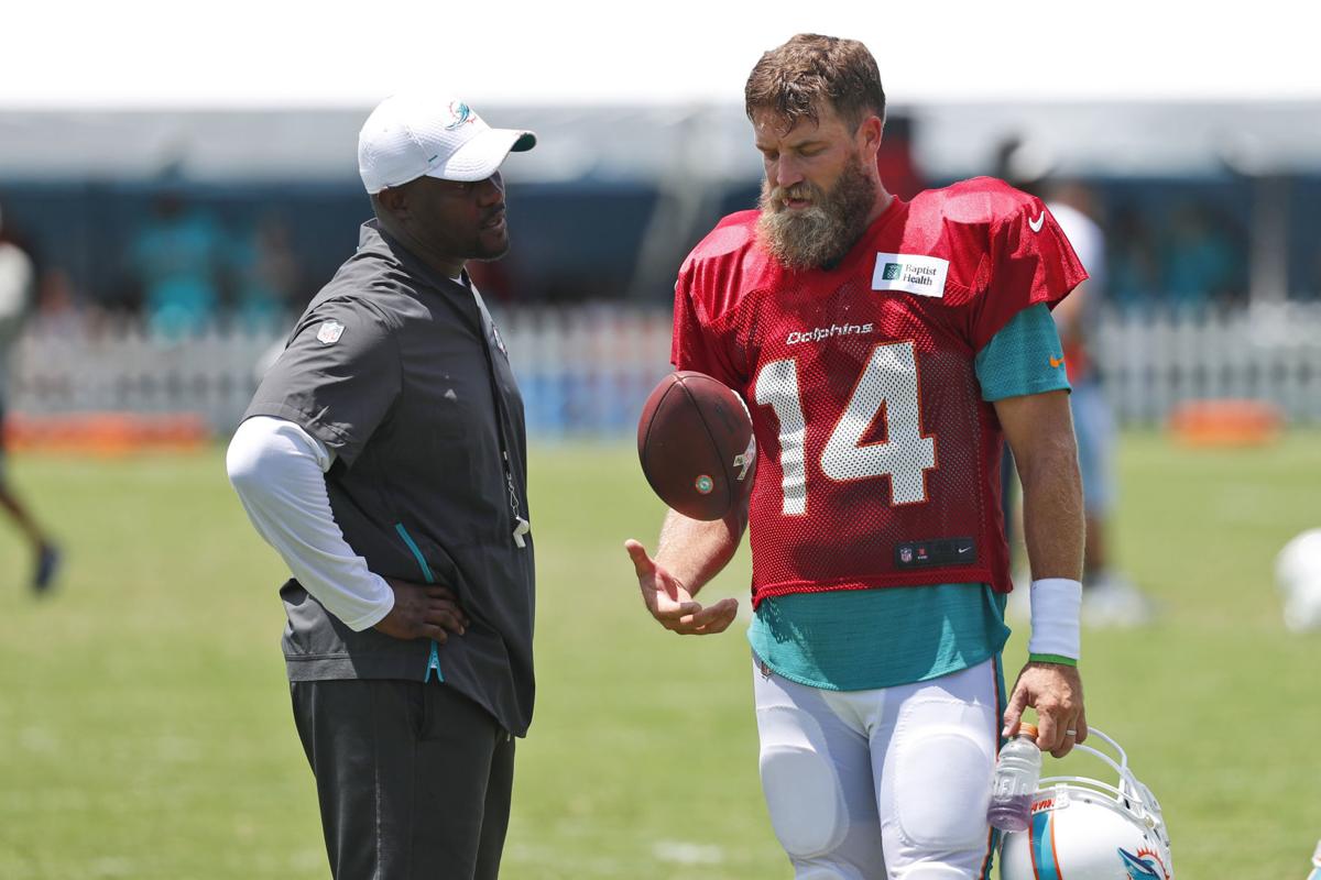 Dolphins coach: Ryan Fitzpatrick is front-runner in QB race