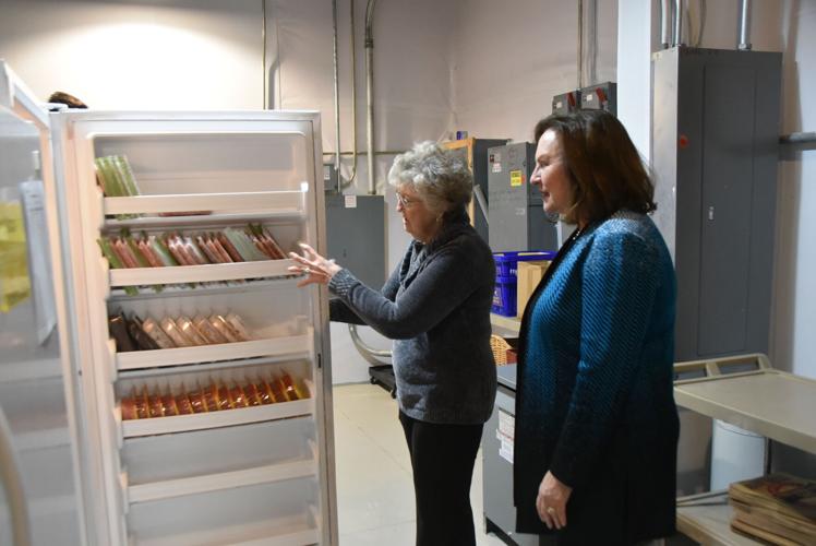 Sen. Deb Fischer visits Beatrice Food Pantry