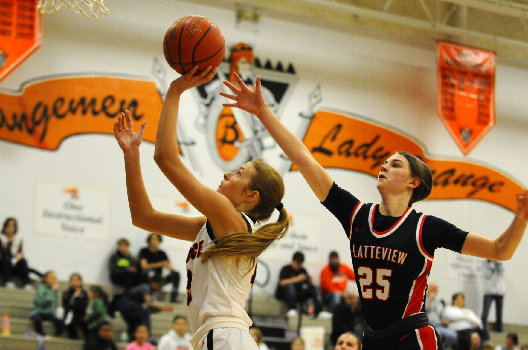 Lady O struggles early but pulls away from Platteivew