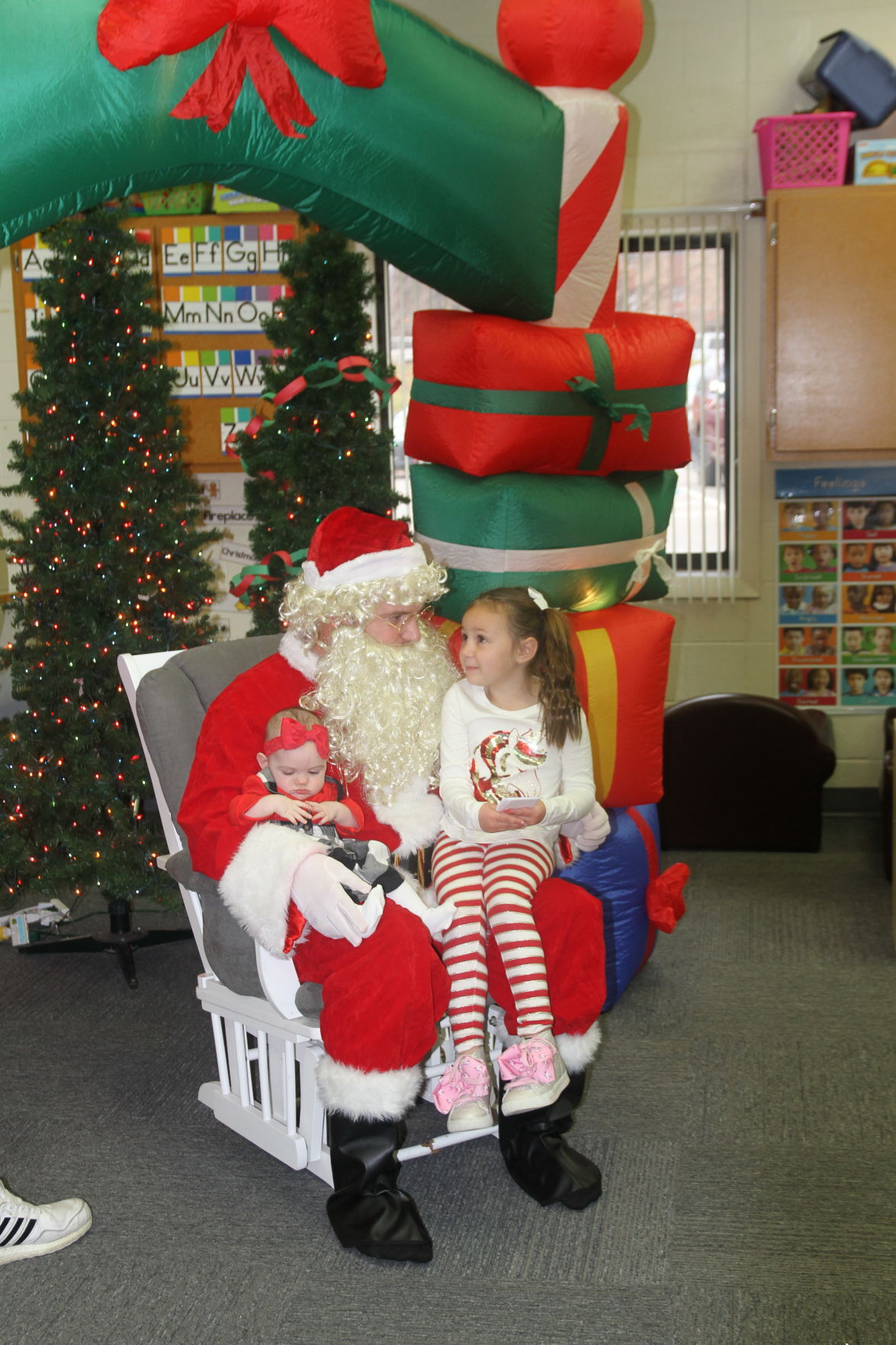 Santa Claus attends Beatrice preschool breakfast