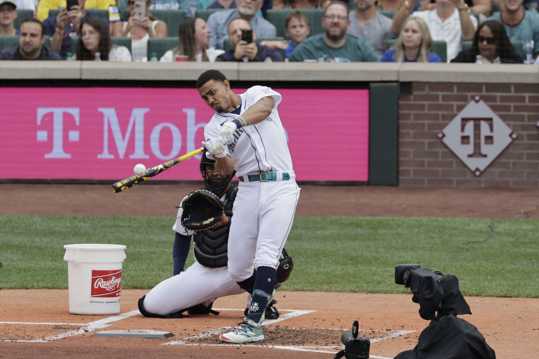 Like father like son Guerrero Jr. wins Home Run Derby