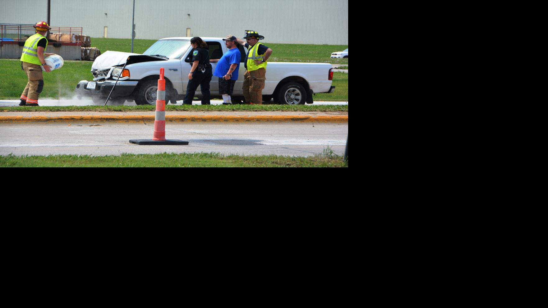 Three car crash blocks Highway 77 traffic